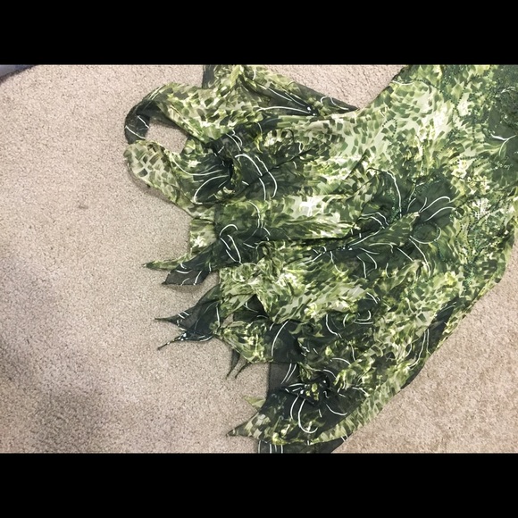 Beautiful dress - Picture 5 of 8